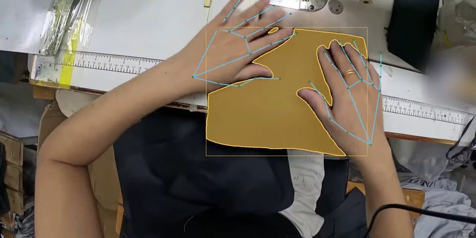 The frame with hand keypoints and the fabric mask drawn over it